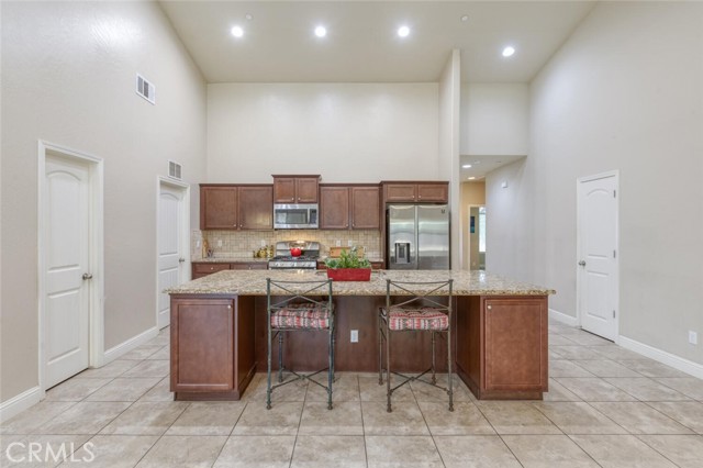 Detail Gallery Image 8 of 33 For 6808 W Lucas Dr, Fresno,  CA 93722 - 3 Beds | 2 Baths
