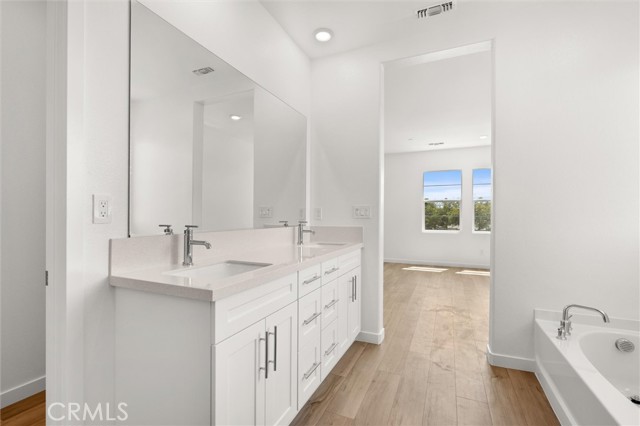 413 E 220th Street, Carson CA: https://media.crmls.org/medias/205469f7-589c-48e3-8d60-783cdb76d6c1.jpg