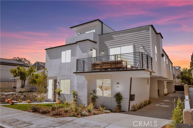 2405 Mathews Avenue, Redondo Beach CA: https://media.crmls.org/medias/2054c654-af49-4b0f-abe7-dbefa5e2a72a.jpg