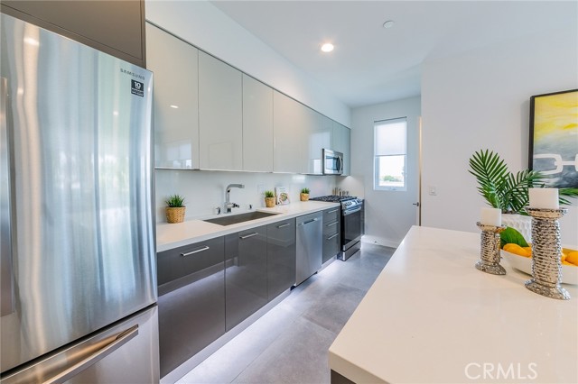 Detail Gallery Image 11 of 16 For 214 S Westmoreland #4,  Los Angeles,  CA 90004 - 2 Beds | 2 Baths