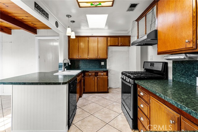 1045 Cathedral Way, Pomona CA: https://media.crmls.org/medias/20554d07-b93d-4d4d-b452-a5a10359c932.jpg