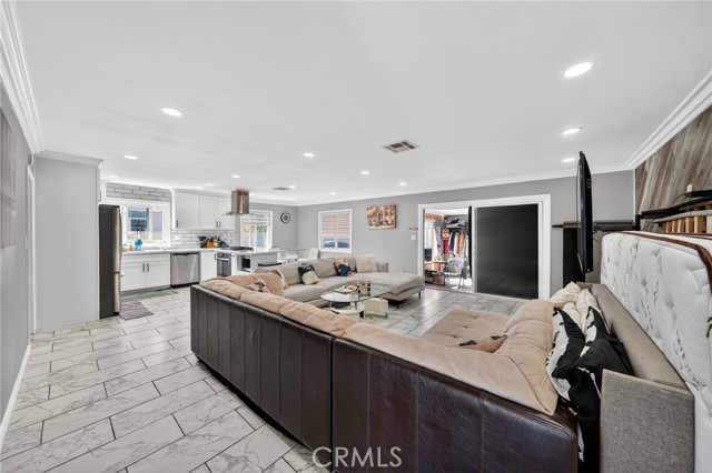 Detail Gallery Image 6 of 75 For 14061 Parson Street, Garden Grove,  CA 92843 - 6 Beds | 5 Baths