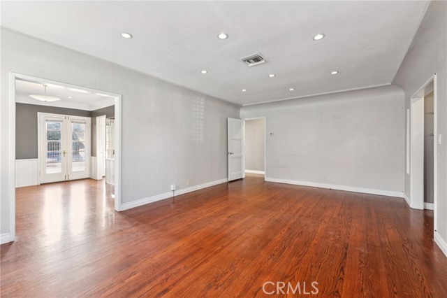 Detail Gallery Image 11 of 34 For 527 S Orchard Dr, Burbank,  CA 91506 - 4 Beds | 1/1 Baths