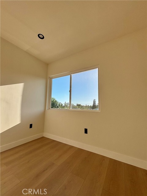 Detail Gallery Image 6 of 15 For 11704 Monogram, Granada Hills,  CA 91344 - 2 Beds | 1/1 Baths