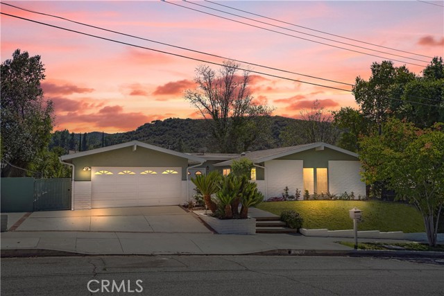 Detail Gallery Image 1 of 40 For 22740 Liberty Bell Rd, Calabasas,  CA 91302 - 5 Beds | 3 Baths