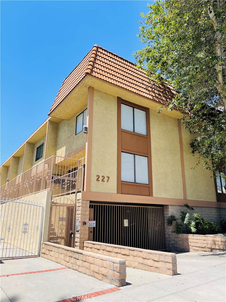 227 E Burbank Boulevard #E