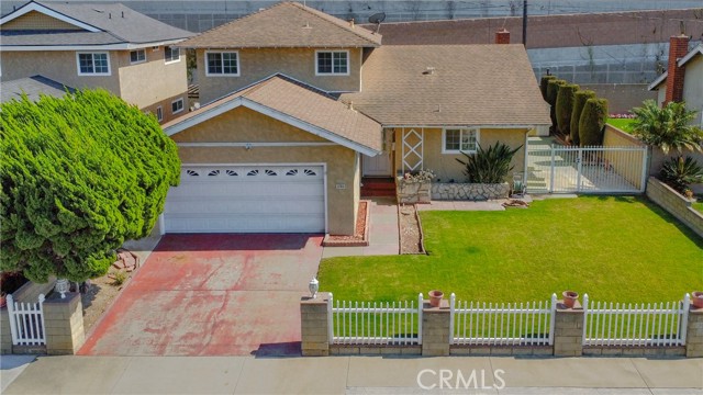 1702 E Bach Street, Carson CA: https://media.crmls.org/medias/20595d3c-c033-4658-9561-bda96564b661.jpg