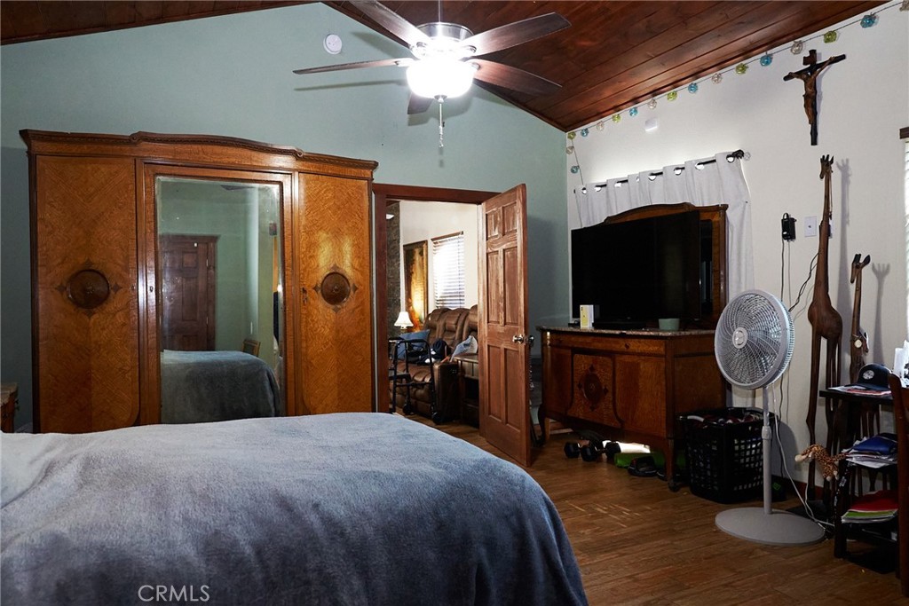 https://media.crmls.org/medias/205a99c3-5414-4ae3-bfcb-be1224e5d673.jpg?preset=X-Large