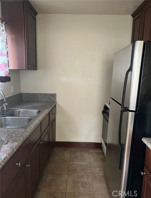1627 W Parade Street, Long Beach CA: https://media.crmls.org/medias/205b8089-441b-476c-80e1-58abb4a82c5f.jpg