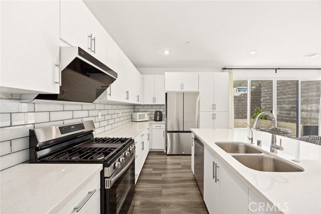 Detail Gallery Image 9 of 23 For 15842 Caterpillar Dr, Fontana,  CA 92336 - 4 Beds | 3 Baths