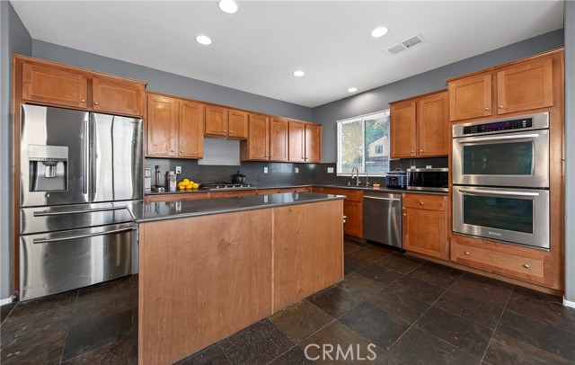 Detail Gallery Image 17 of 33 For 117 Temple Ave, Beaumont,  CA 92223 - 5 Beds | 3/1 Baths