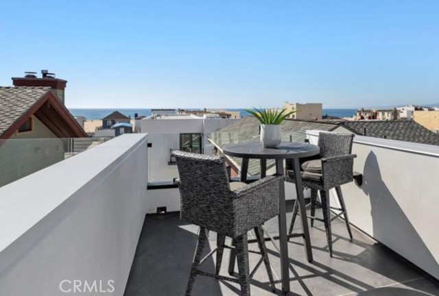 125 1st Court, Hermosa Beach, California 90254, 4 Bedrooms Bedrooms, ,3 BathroomsBathrooms,Residential,Sold,1st,SB24041156