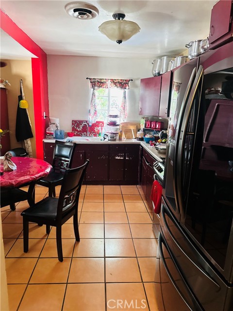 Detail Gallery Image 7 of 8 For 1196 N Hamilton Bld, Pomona,  CA 91768 - 3 Beds | 2 Baths