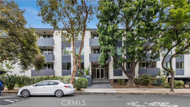 Detail Gallery Image 1 of 18 For 1010 N Kings Rd #106,  West Hollywood,  CA 90069 - 2 Beds | 3 Baths