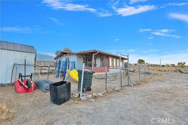 Detail Gallery Image 2 of 31 For 32623 Powerline Rd, Lucerne Valley,  CA 92356 - 2 Beds | 1 Baths