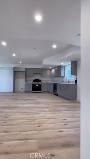 14487 Foothill Boulevard, Sylmar CA: https://media.crmls.org/medias/2060557b-a2ed-434e-affb-b90736037083.jpg