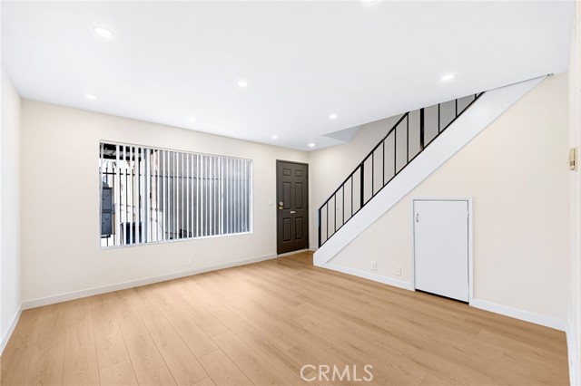 Detail Gallery Image 3 of 19 For 333 Riverdale Dr 1a,  Glendale,  CA 91204 - 2 Beds | 1/1 Baths