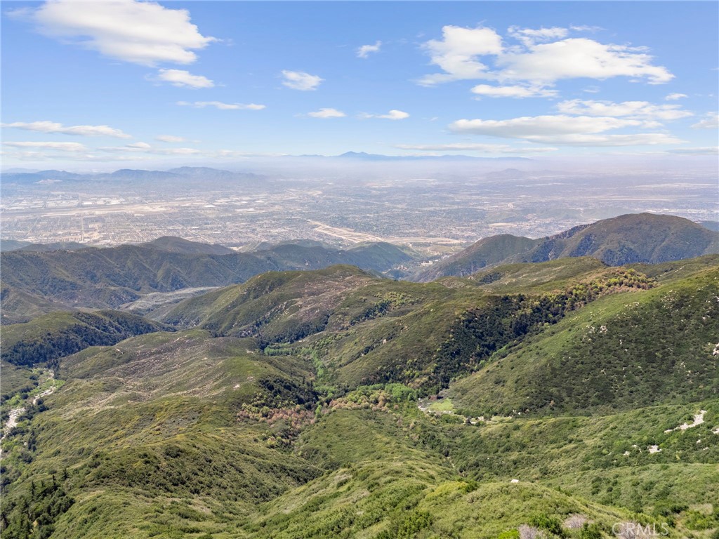 https://media.crmls.org/medias/2060b195-9ff6-4da0-a927-4ff44bdb98be.jpg?preset=X-Large