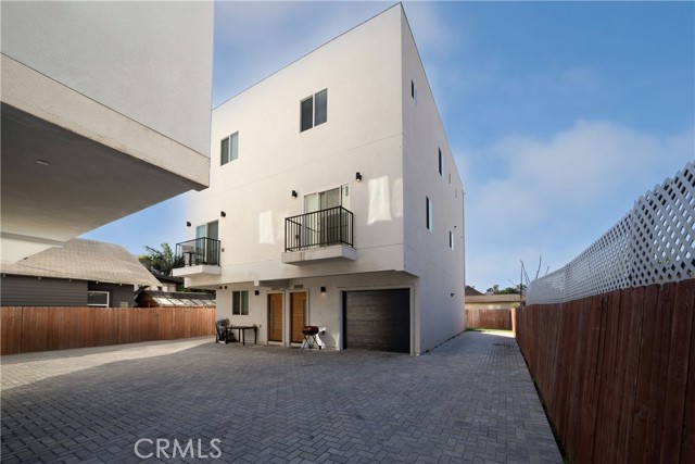 1805 S New England Street, Los Angeles CA: https://media.crmls.org/medias/206112ac-7b15-4789-84e7-635ad2db27e1.jpg