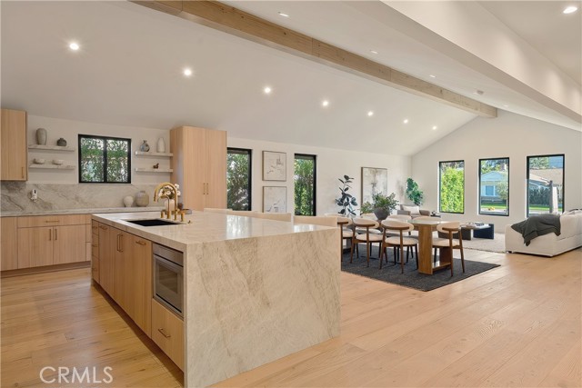 Detail Gallery Image 3 of 32 For 13949 Cumpston St, Sherman Oaks,  CA 91401 - 3 Beds | 3/1 Baths