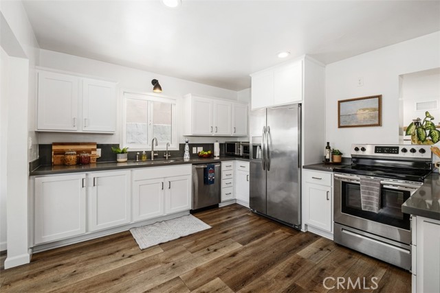 Detail Gallery Image 18 of 44 For 3810 Channel Pl, Newport Beach,  CA 92663 - 3 Beds | 2/1 Baths