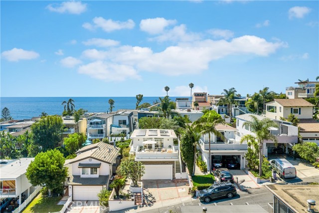 1071 Oro Street, Laguna Beach CA: https://media.crmls.org/medias/2064bc51-8d33-4088-9b14-cd064182c30c.jpg