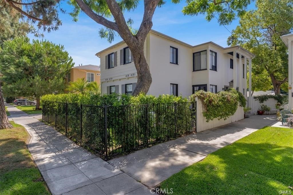 4132 W Toluca Lake Ave
