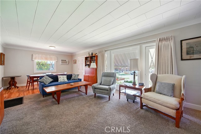 438 N Pasadena Avenue, Glendora CA: https://media.crmls.org/medias/20674923-f116-43a9-b905-c4d7fcd5b7e8.jpg