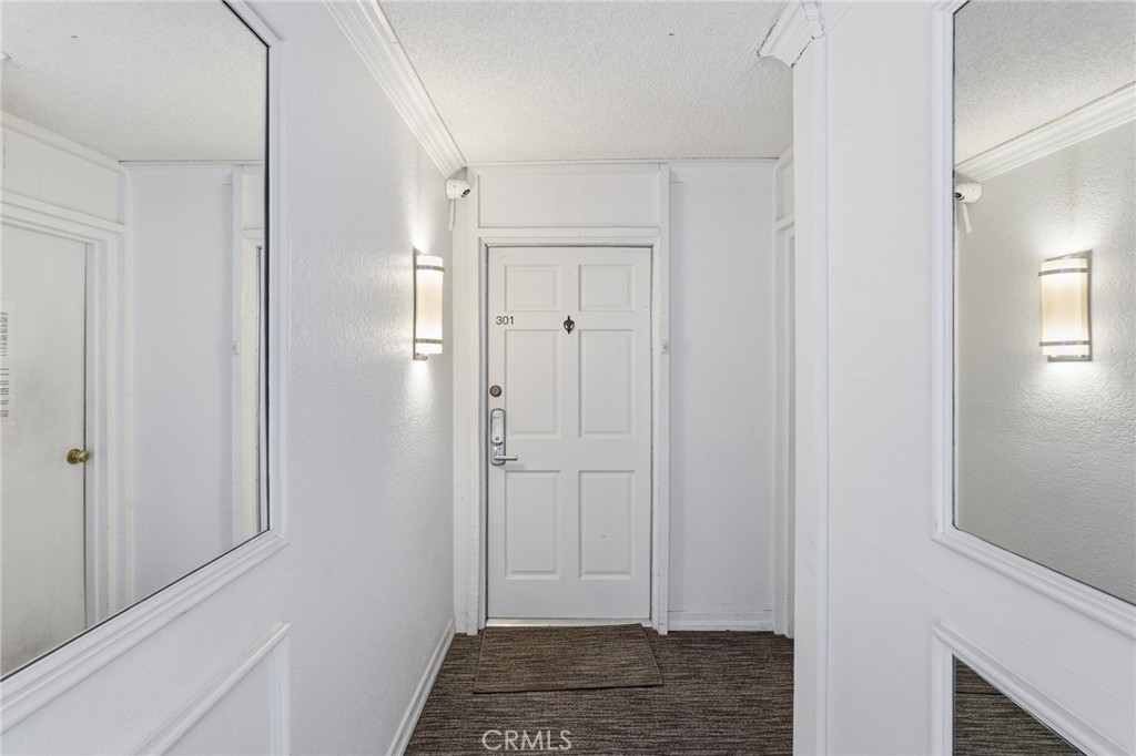 https://media.crmls.org/medias/20676f7c-1255-453c-9b09-57c8b6b7873e.jpg?preset=X-Large