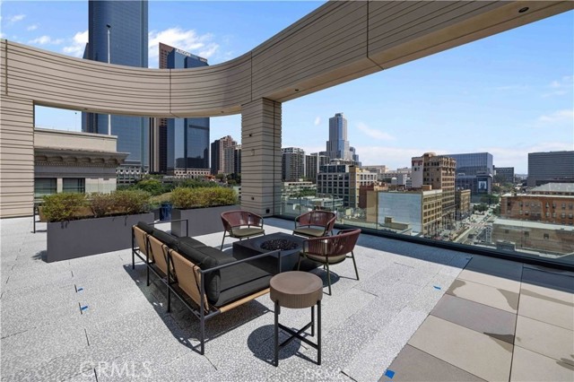 400 S Broadway, Los Angeles CA: https://media.crmls.org/medias/2067c4f4-b5c7-4a53-b8f8-20127970afab.jpg
