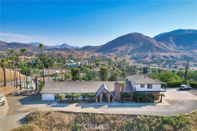 Detail Gallery Image 2 of 75 For 3021 Shadid Dr, Colton,  CA 92324 - 5 Beds | 3/1 Baths