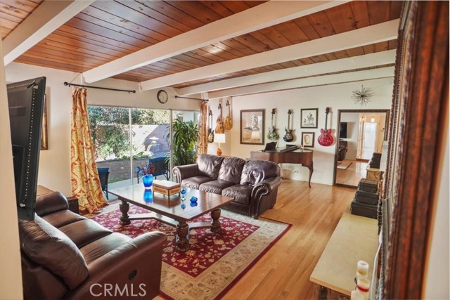 Detail Gallery Image 3 of 19 For 8636 8636 Delco, Winnetka,  CA 91306 - 3 Beds | 2 Baths