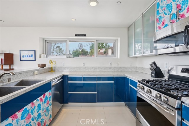 Detail Gallery Image 14 of 45 For 3640 Roseview Ave, Los Angeles,  CA 90065 - 3 Beds | 3 Baths