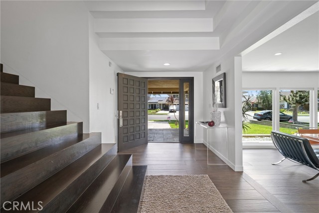 20051 Lawson Lane, Huntington Beach CA: https://media.crmls.org/medias/206bf4d6-c0ba-4b95-9c8c-7e075d9e76ea.jpg