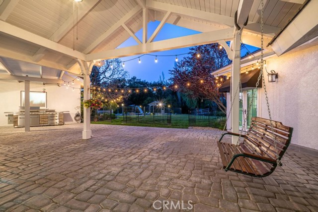 Detail Gallery Image 12 of 74 For 15725 Bronco Dr, Canyon Country,  CA 91387 - 5 Beds | 4/1 Baths