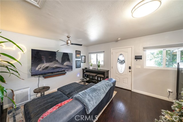 Detail Gallery Image 6 of 36 For 236 E 52nd Street, Long Beach,  CA 90805 - 2 Beds | 2 Baths