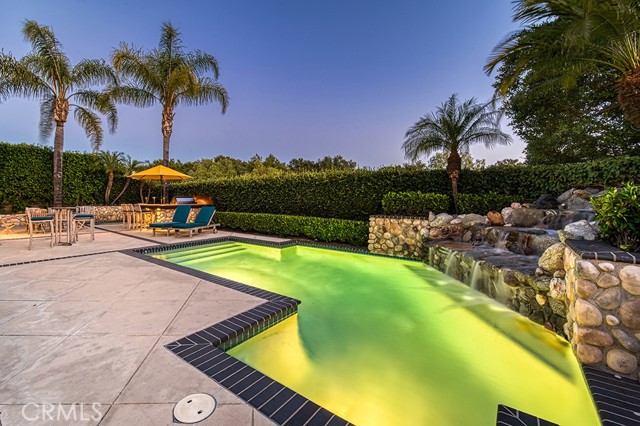 12 Eisenhower Lane, Coto de Caza CA: https://media.crmls.org/medias/206df046-d93f-4916-a89e-8461292beb1f.jpg