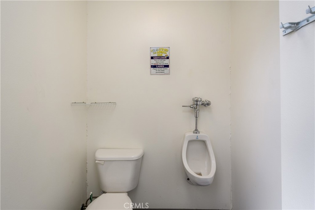 https://media.crmls.org/medias/206e22b9-48b7-4f3c-a315-ad25c8293365.jpg?preset=X-Large