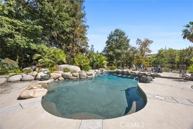 Detail Gallery Image 14 of 75 For 14025 Yokuts, Bakersfield,  CA 93306 - 4 Beds | 5 Baths