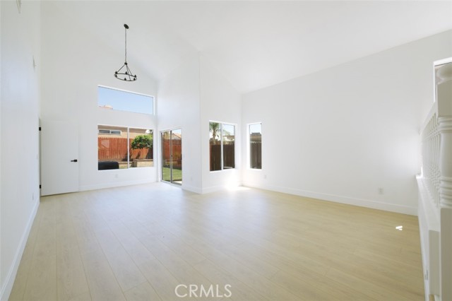 Detail Gallery Image 9 of 43 For 16532 Sir Barton Way, Moreno Valley,  CA 92551 - 3 Beds | 2/1 Baths