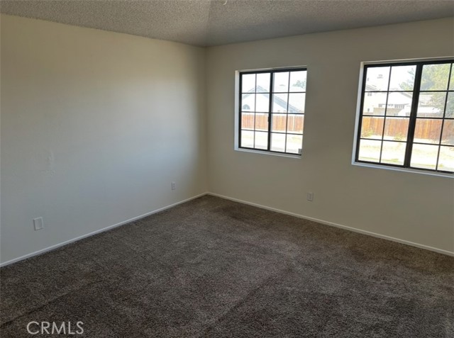 13675 Riverstone Drive, Victorville CA: https://media.crmls.org/medias/206f47d9-5332-4bcb-94da-9f35505ede49.jpg