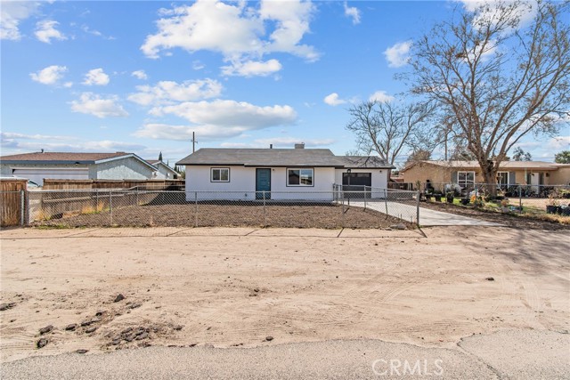 16245 Pine Street, Hesperia CA: https://media.crmls.org/medias/206f9a43-75b0-4b0c-953b-79e1e50154f7.jpg