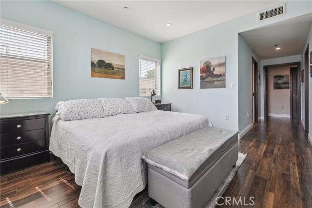 Detail Gallery Image 16 of 23 For 11218 Camarillo St #305,  Toluca Lake,  CA 91602 - 3 Beds | 3 Baths