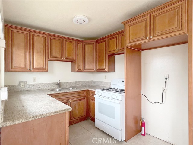 284 N Palm Avenue, Upland CA: https://media.crmls.org/medias/2070a3f8-9997-4088-bb3b-00181afe73a0.jpg