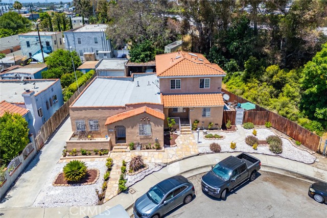 2525 S Cochran Avenue, Los Angeles CA: https://media.crmls.org/medias/2071155b-e5a5-4915-a1d6-cde0978a25c4.jpg