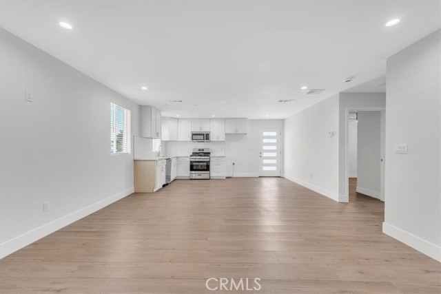 7865 Chastain Avenue, Reseda CA: https://media.crmls.org/medias/2071e1a4-fbcf-49ff-beac-3badafa65024.jpg