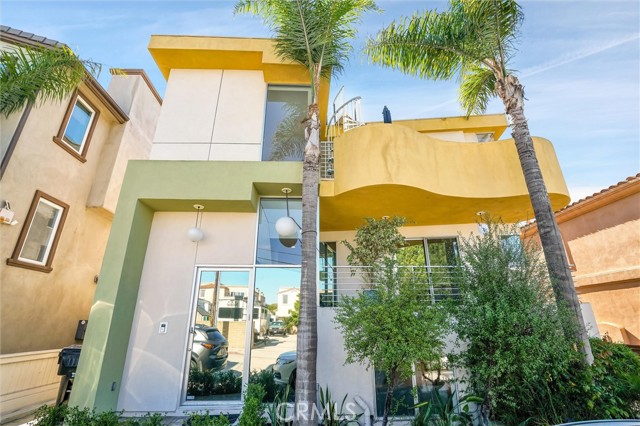 Detail Gallery Image 12 of 37 For 702 10th St, Hermosa Beach,  CA 90254 - 4 Beds | 3/1 Baths