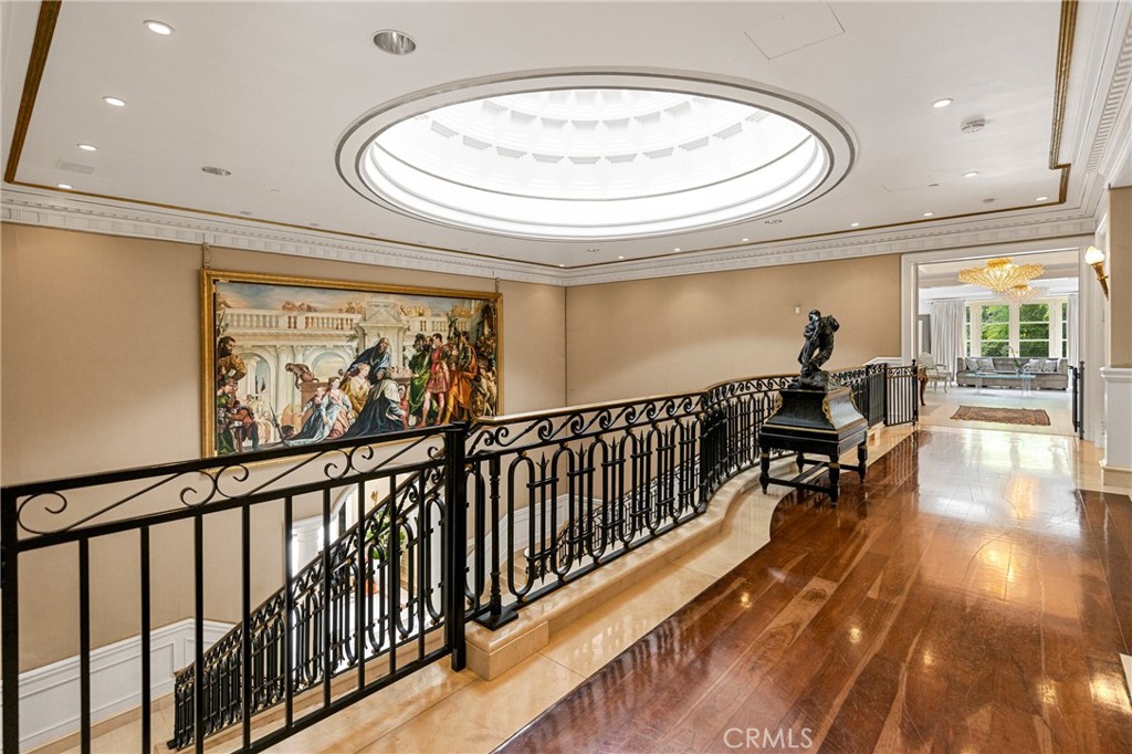 https://media.crmls.org/medias/20729366-ce5d-4bf7-b7fe-9c5dce37d388.jpg?preset=X-Large