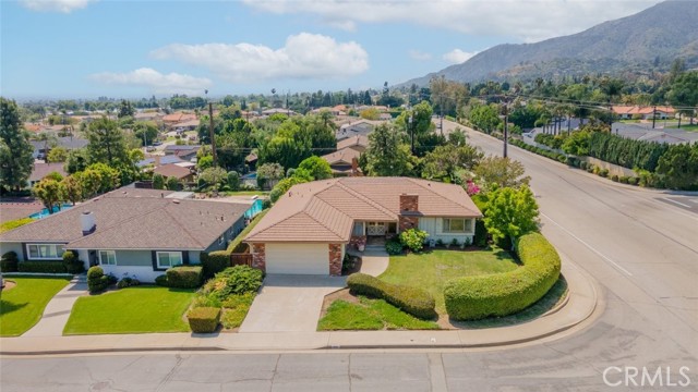 655 Fountain Springs Lane, Glendora CA: https://media.crmls.org/medias/2072e3f4-b0d6-4863-a42c-33abd6a54fd7.jpg