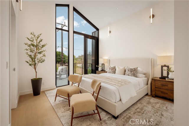 Image 9 of 22 For 8904 Hubbard St